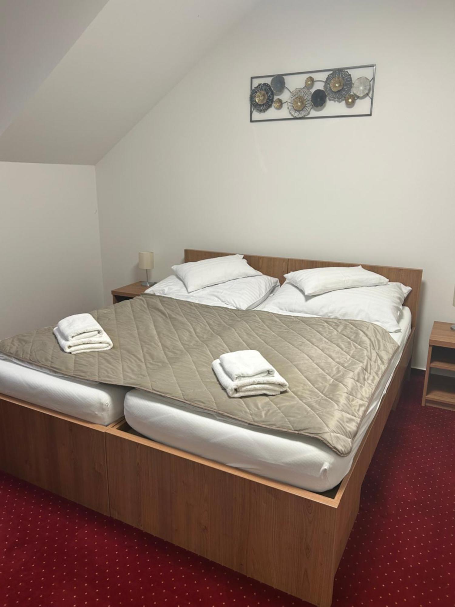 Hotel Evan u Hoffera Topoľčany Buitenkant foto