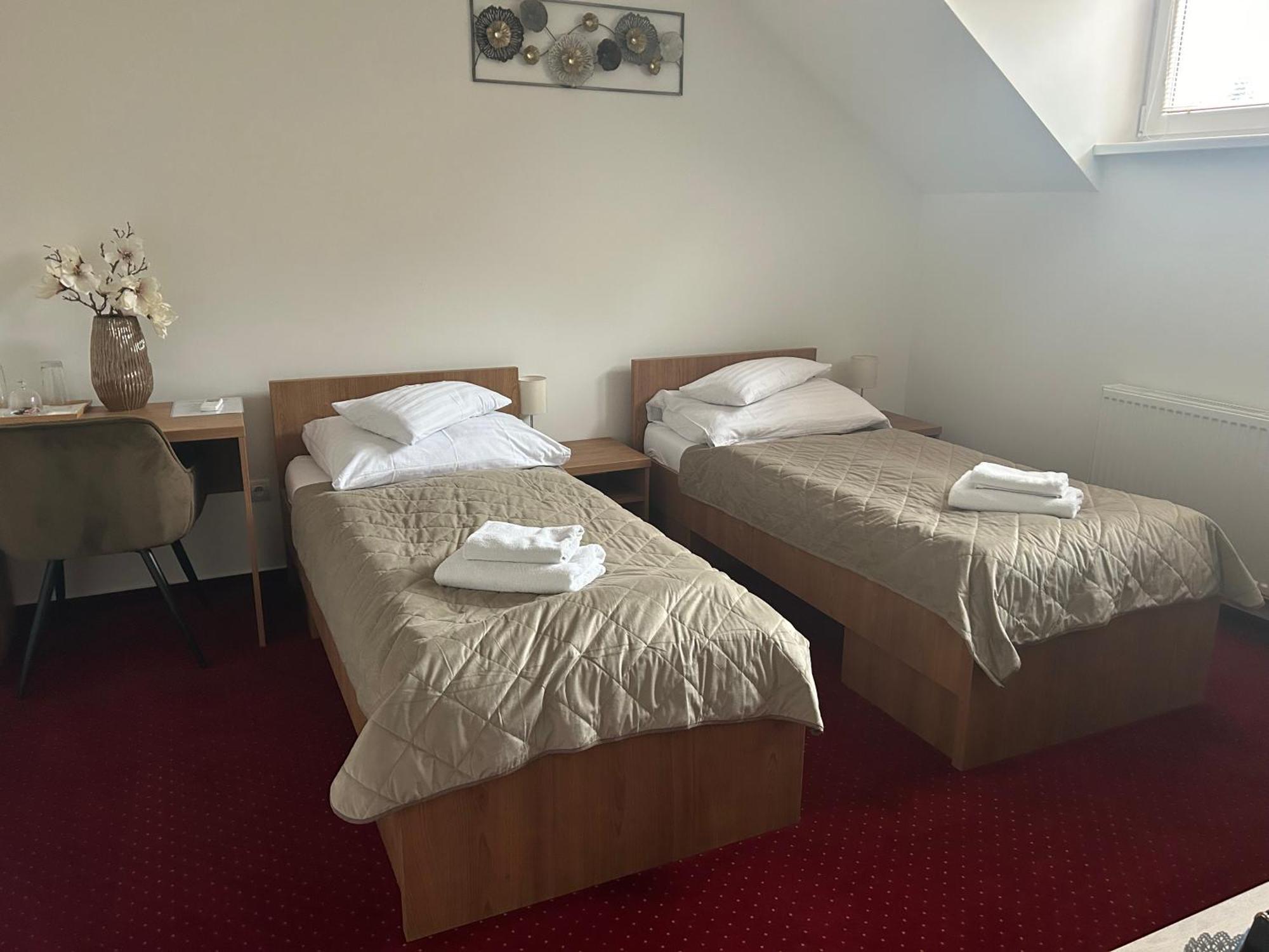 Hotel Evan u Hoffera Topoľčany Buitenkant foto