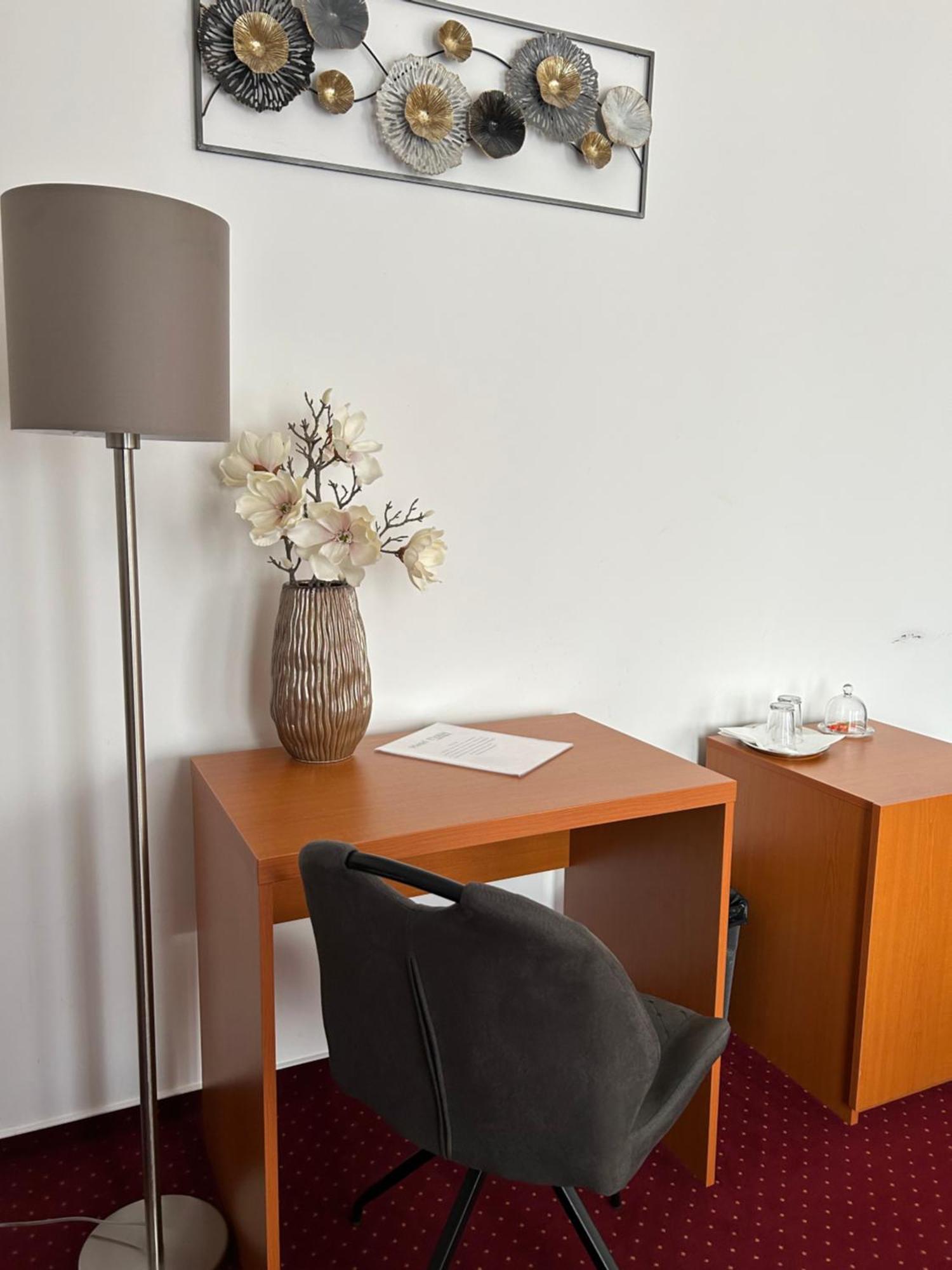 Hotel Evan u Hoffera Topoľčany Buitenkant foto