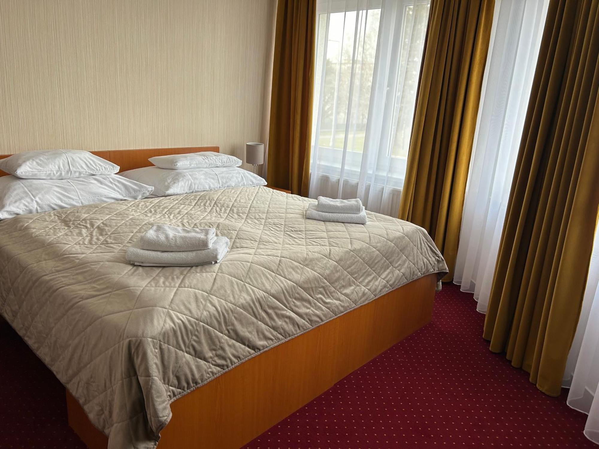 Hotel Evan u Hoffera Topoľčany Buitenkant foto