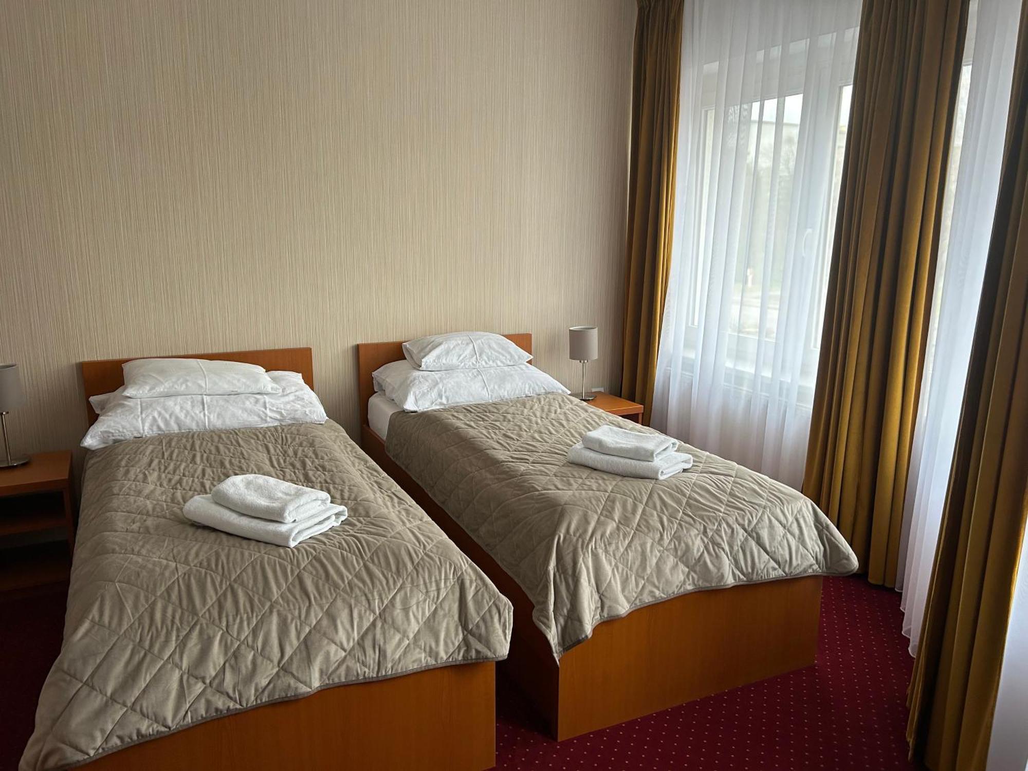 Hotel Evan u Hoffera Topoľčany Buitenkant foto
