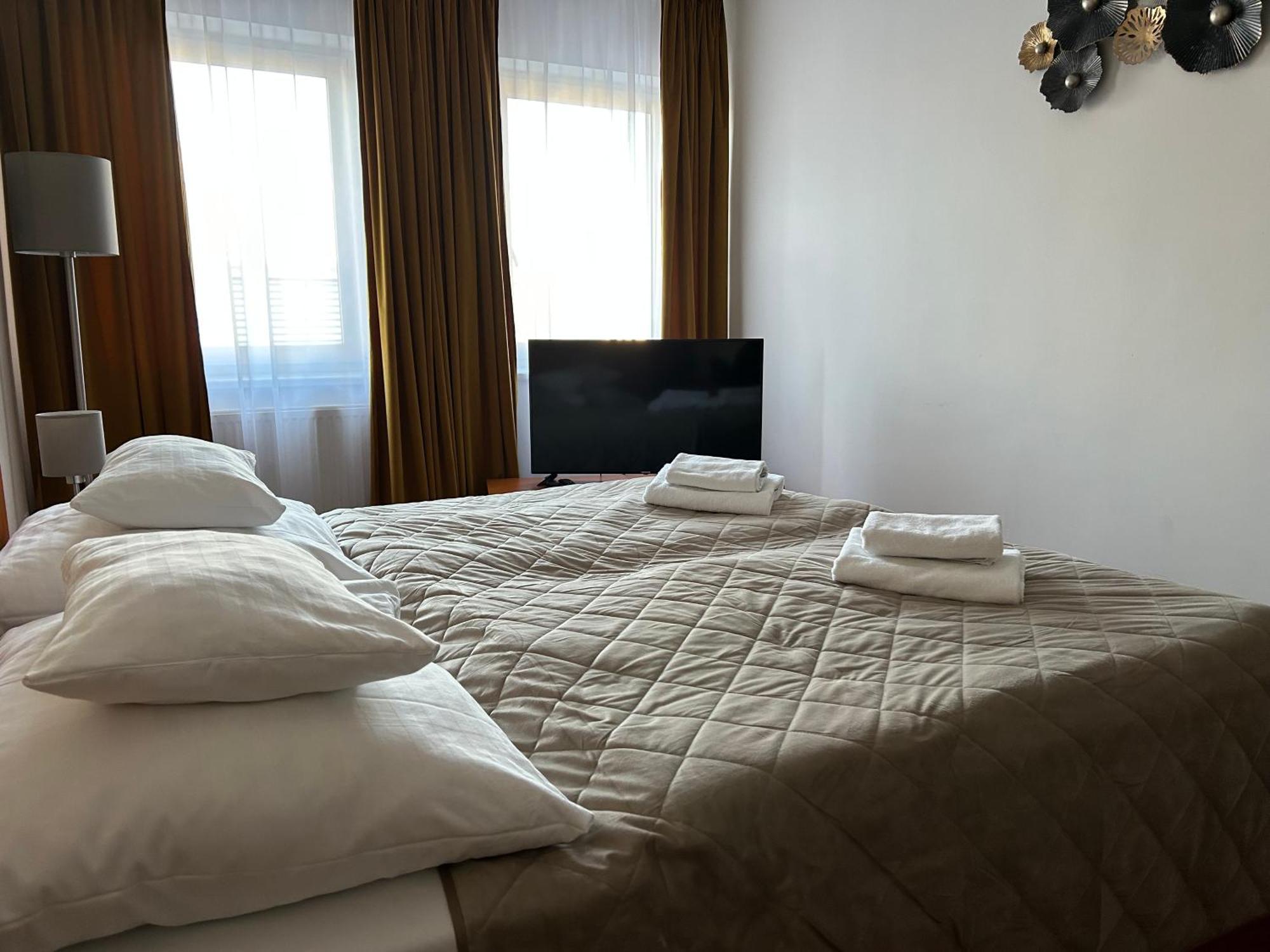 Hotel Evan u Hoffera Topoľčany Buitenkant foto