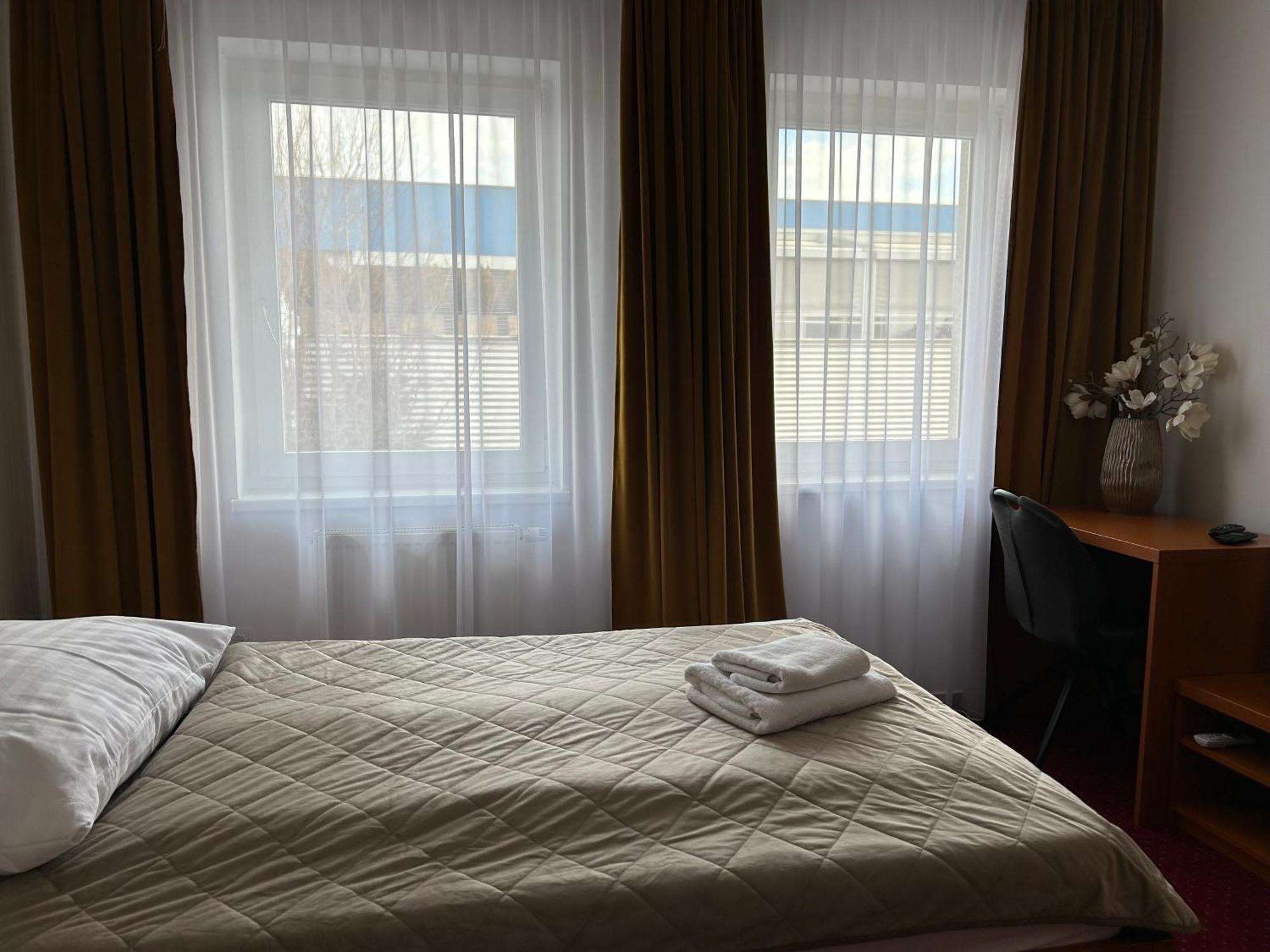Hotel Evan u Hoffera Topoľčany Buitenkant foto