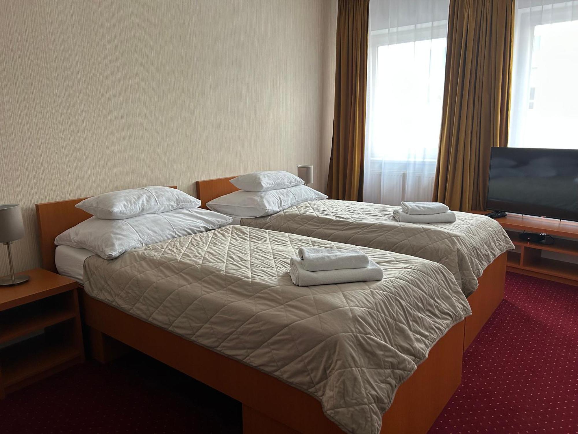 Hotel Evan u Hoffera Topoľčany Buitenkant foto